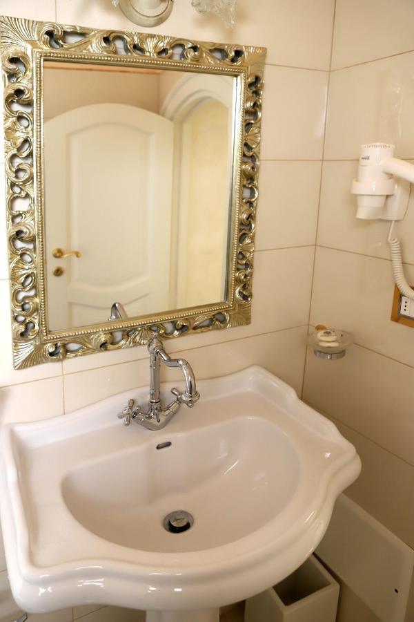 ガリポリ Palazzo Castiglione Bed & Breakfast エクステリア 写真