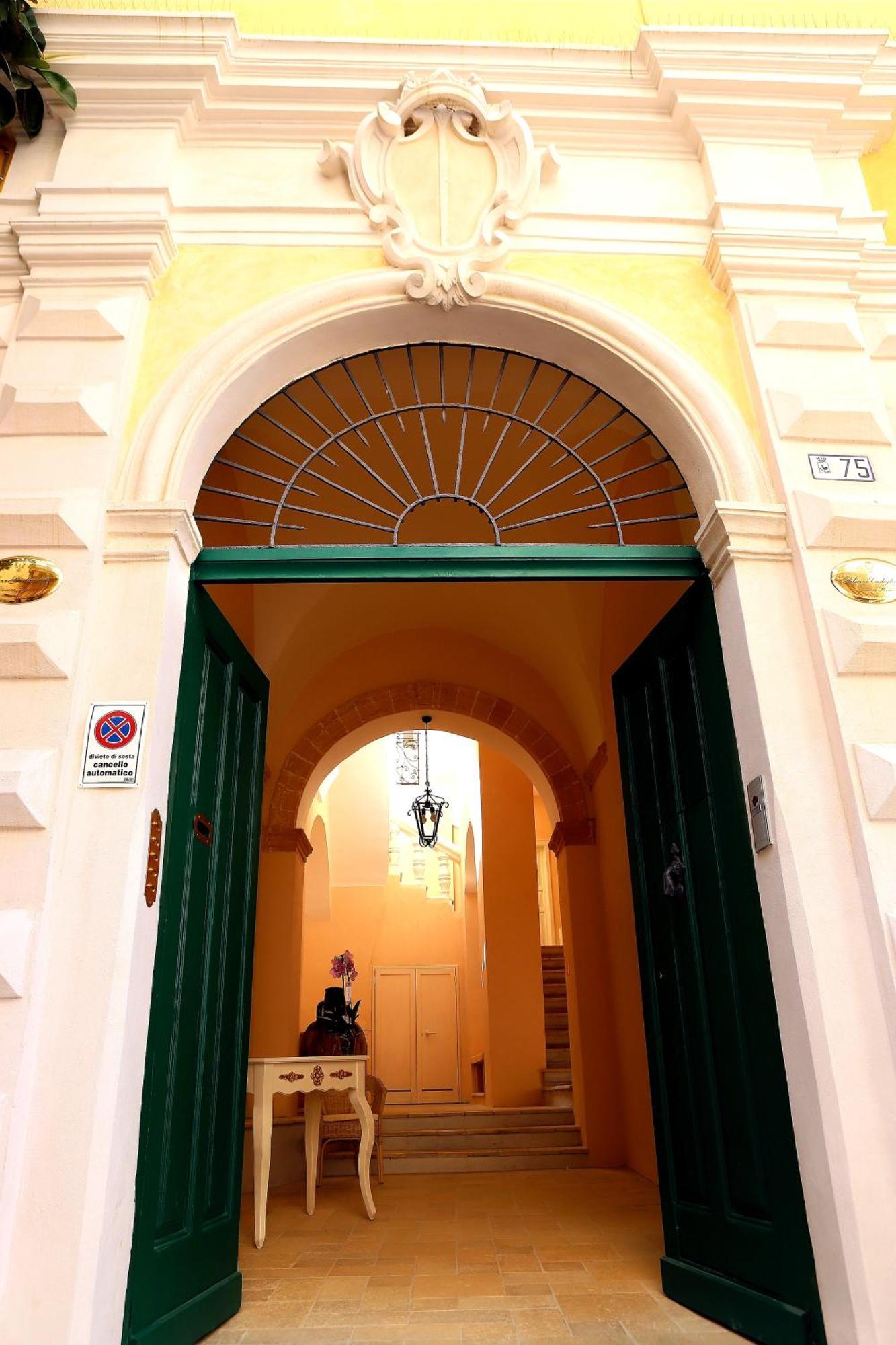 ガリポリ Palazzo Castiglione Bed & Breakfast エクステリア 写真